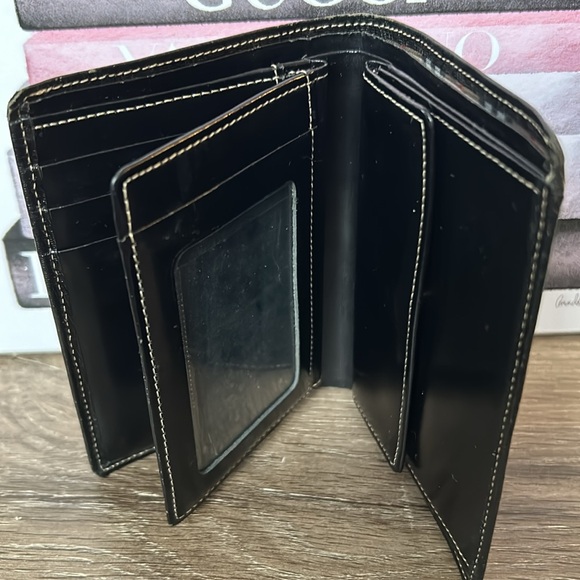 EUC Burberry black leather compact wallet - Picture 3 of 7